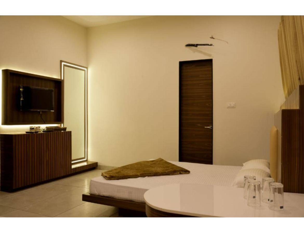 Hotel Govindam, Ujjain Ngoại thất bức ảnh