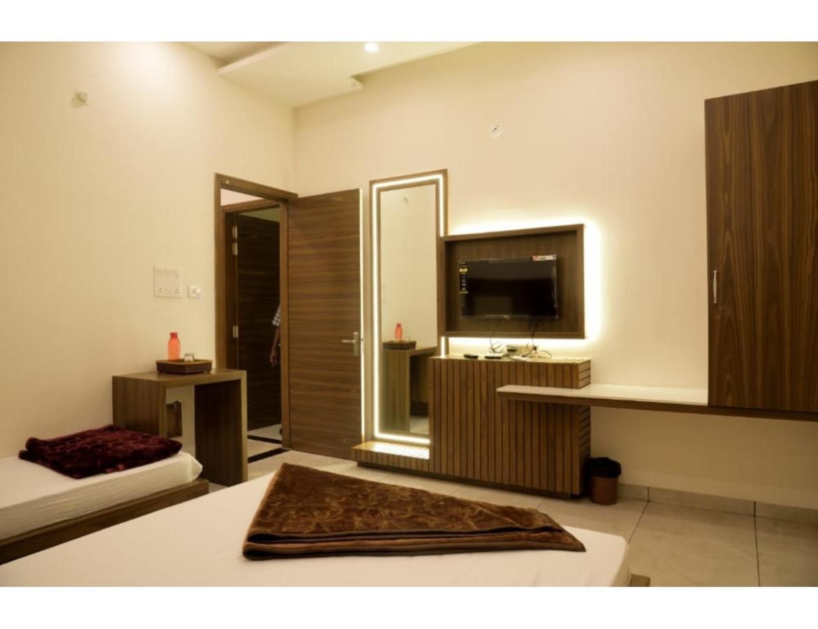 Hotel Govindam, Ujjain Ngoại thất bức ảnh